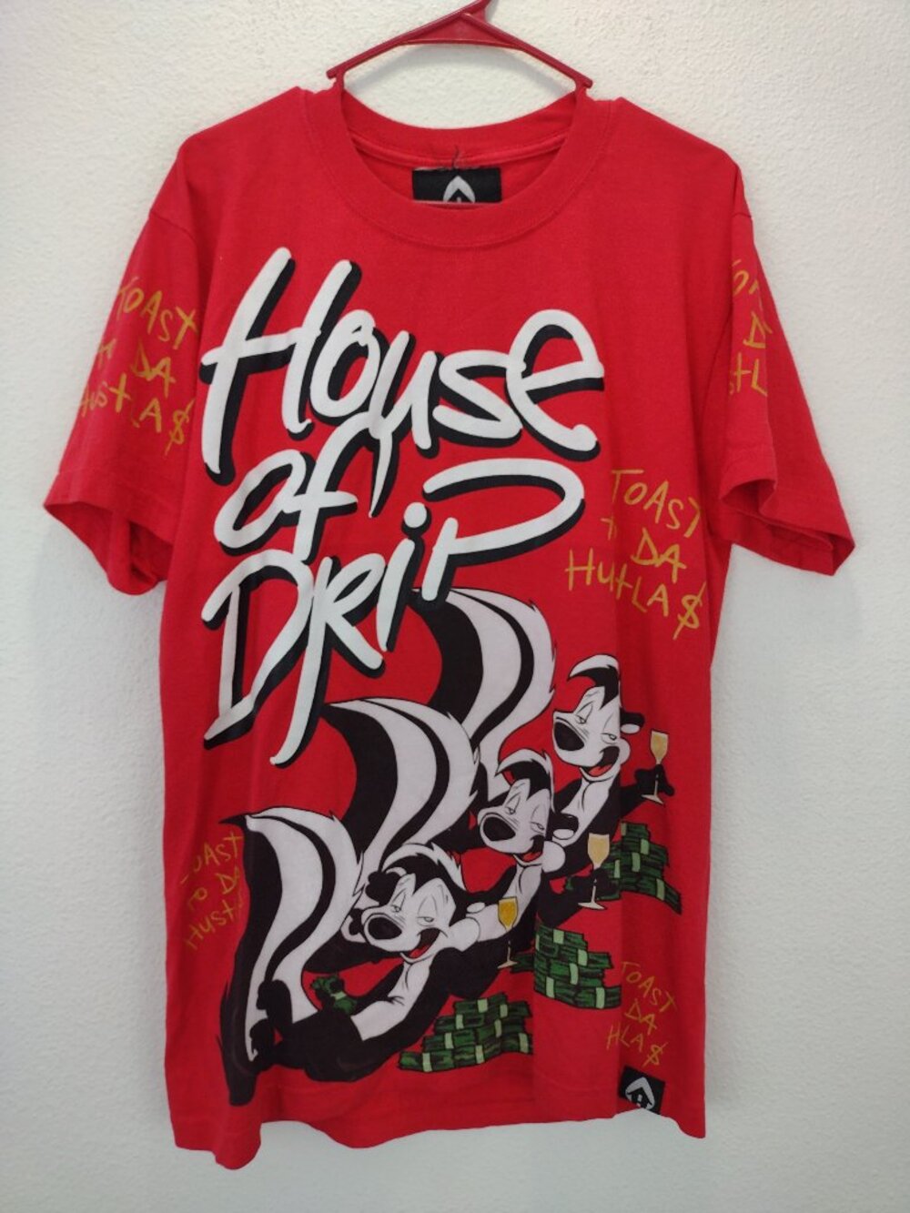 House of Drip Men's T-Shirt Skunk Toast to Da Hustlas Red Medium